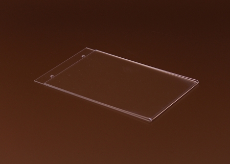 Három oldalon nyitott, alul zárt, falra szerelhető plexi laptartó. A laptartóba oldalról lehet becsúsztatni a papírlapot.