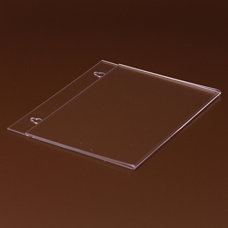 A plexi laptartóba oldalról lehet becsúsztatni a papírlapot. Három oldalon nyitott, alul zárt.