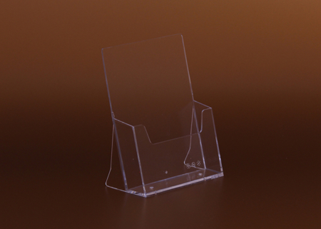 1 rekeszes asztali szórólaptartó, amely alkalmas szórólapok, prospektusok és információs anyagok rendezett és jól látható megjelenítésére irodákban, recepciókon, üzletekben és kiállításokon.