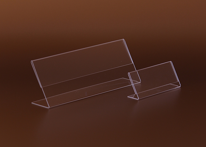 Egyoldalas névtartó, névtábla, konferencia névtábla. A papírlapot a plexi közé lehet becsúsztatni egy oldalról.