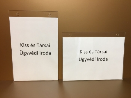 Falra szerelhető plexi laptartó. A laptartóba oldalról lehet becsúsztatni a papírlapot.