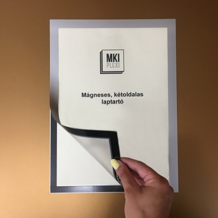 Üvegre, falra, ajtóra ragasztható laptartó. Kétoldalas, öntapadó, mágnesesen záródó PVC tok.