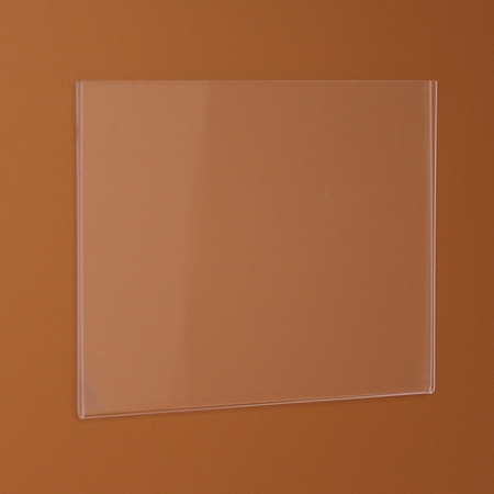 Falra szerelhető plexi laptartó. Három oldalon nyitott, alul zárt. A laptartóba oldalról lehet becsúsztatni a papírlapot.