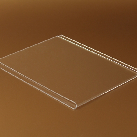 A plexi laptartó három oldalon nyitott, egyoldalon zárt. A papírlapot a laptartóba oldalról vagy felülről lehet becsúsztatni.